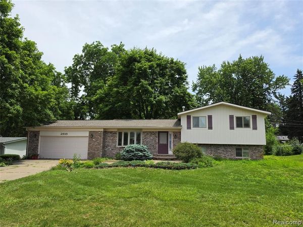 2935 Shawnee Lane, Waterford Twp, MI 48329