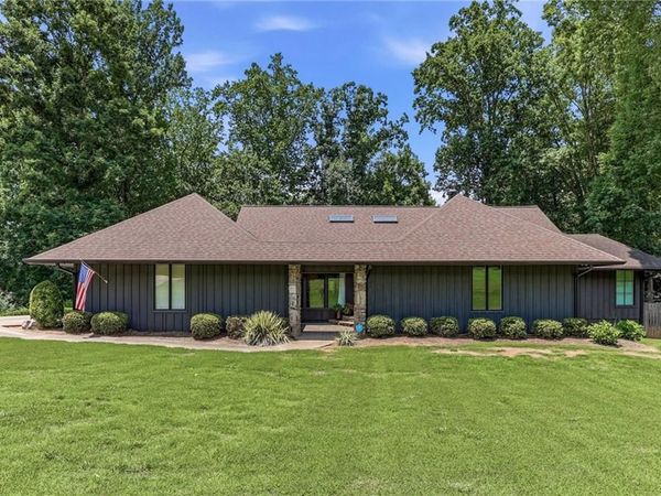 143 Woodlake Drive , Gainesville, GA 30506