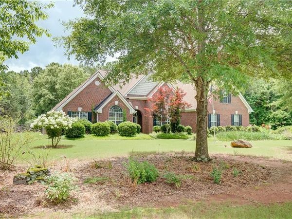 148 Marie Farms North Drive , Newnan, GA 30268