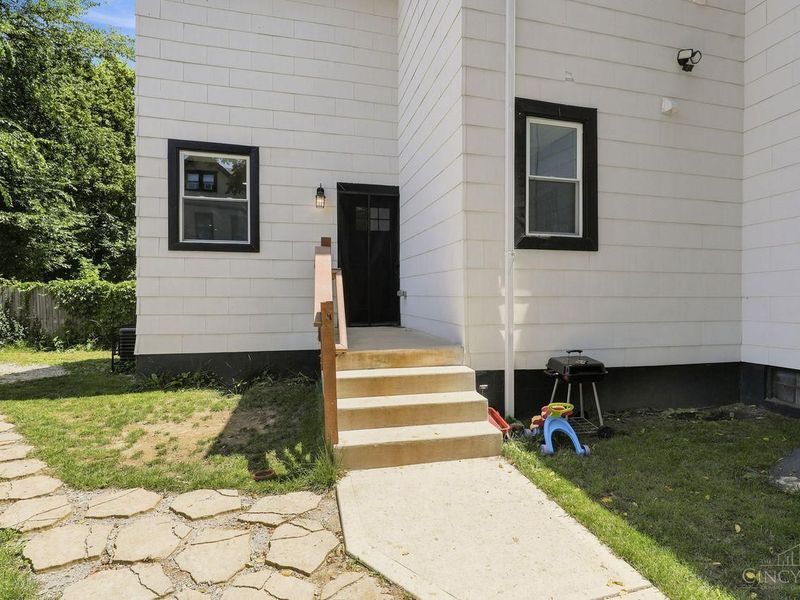 4607 Erie Avenue, Cincinnati, OH 45227 Photo 5