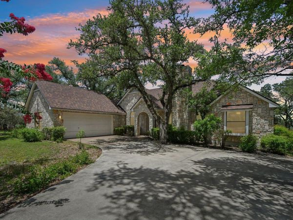 302 Mesa DR, Wimberley, TX 78676