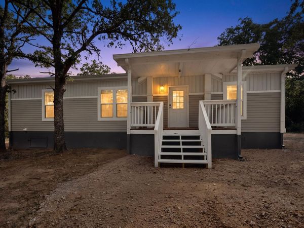 300 Flaming Oak DR, Bastrop, TX 78602