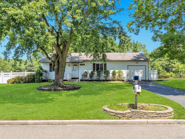 9 Daniel Court , Lake Ronkonkoma, NY 11779