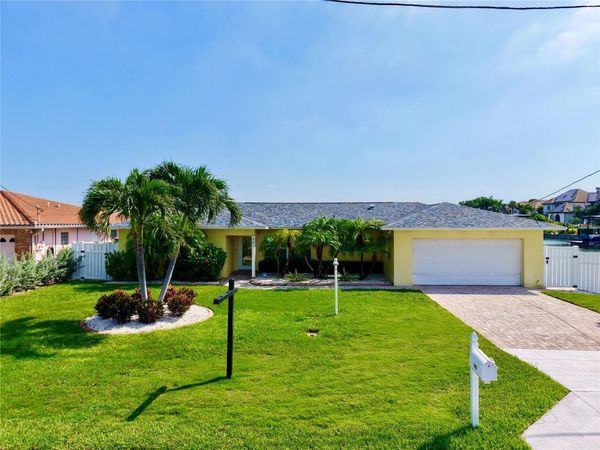 902 OAKWOOD DRIVE , LARGO, FL 33770