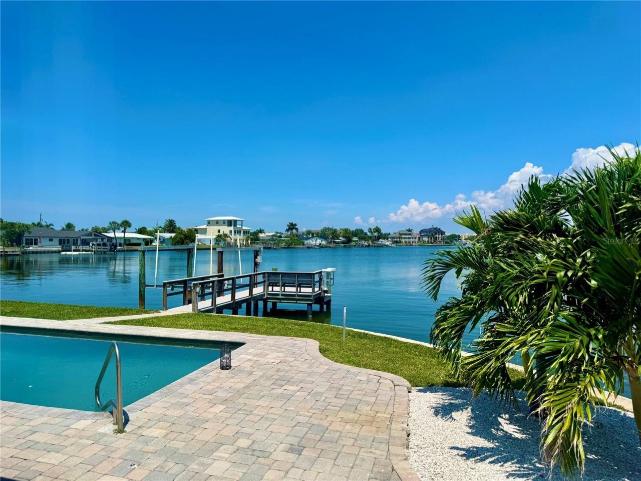 902 Oakwood Drive, Largo, FL 33770 Photo
