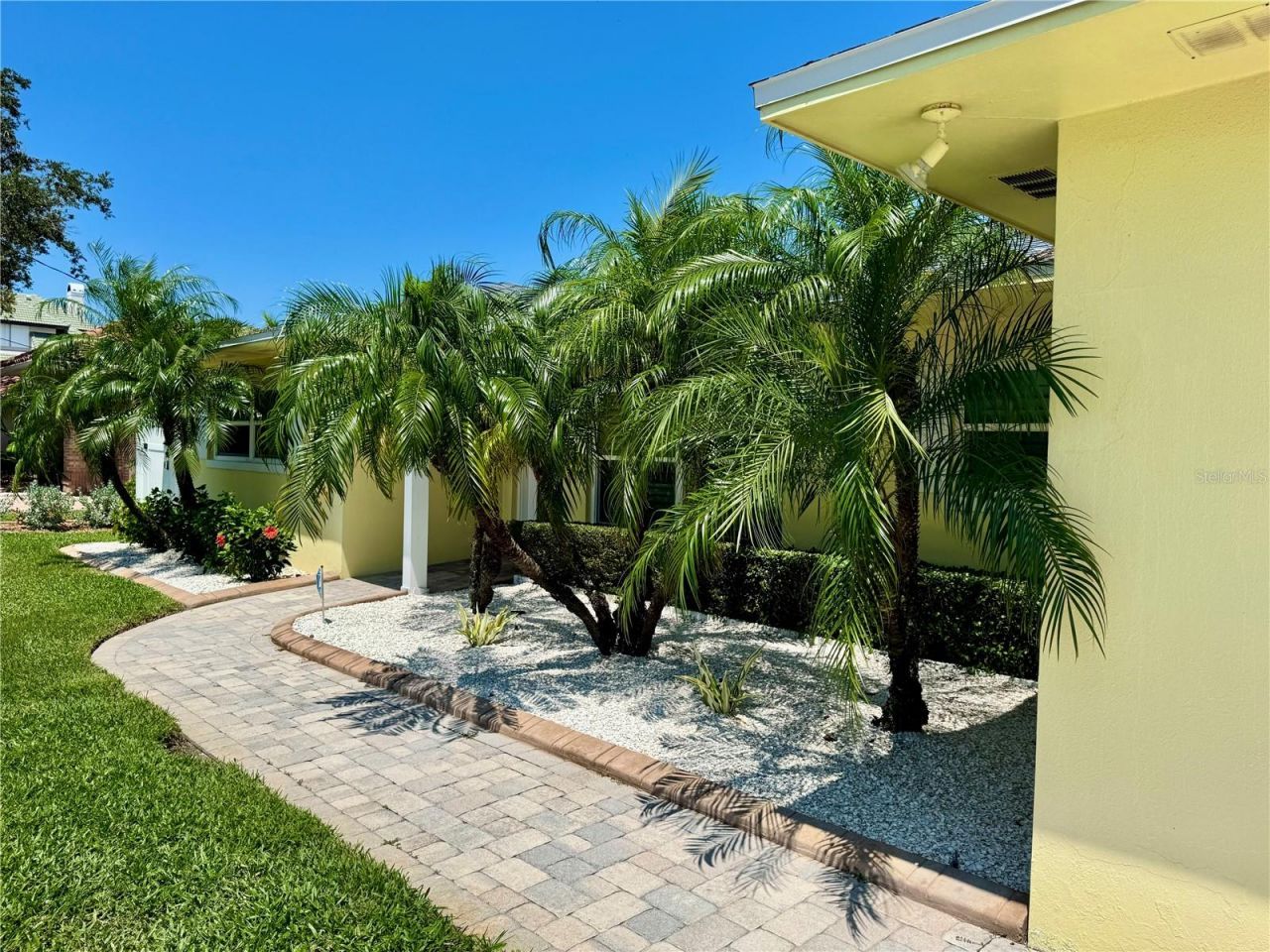 902 Oakwood Drive, Largo, FL 33770 Photo