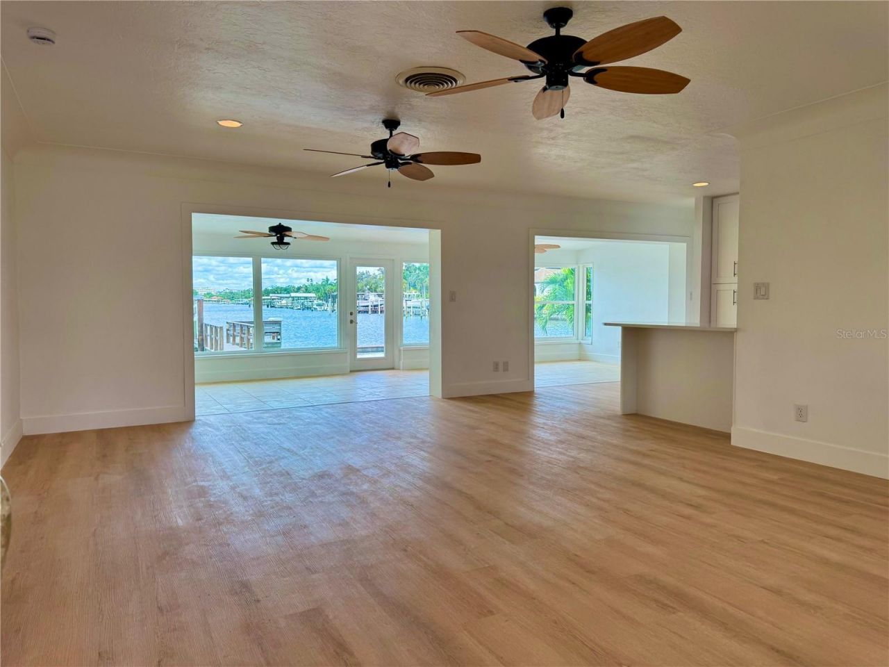 902 Oakwood Drive, Largo, FL 33770 Photo