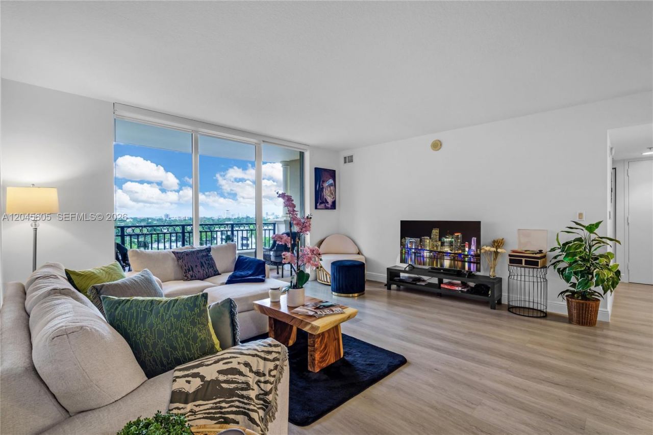 3232 SW 22nd Ter , Unit 804, Miami, FL 33145 Photo