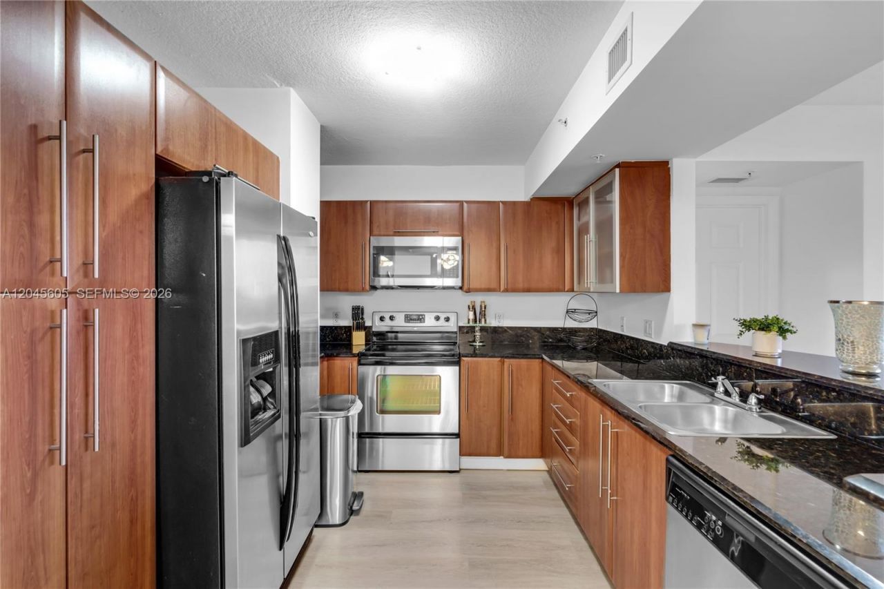 3232 SW 22nd Ter , Unit 804, Miami, FL 33145 Photo