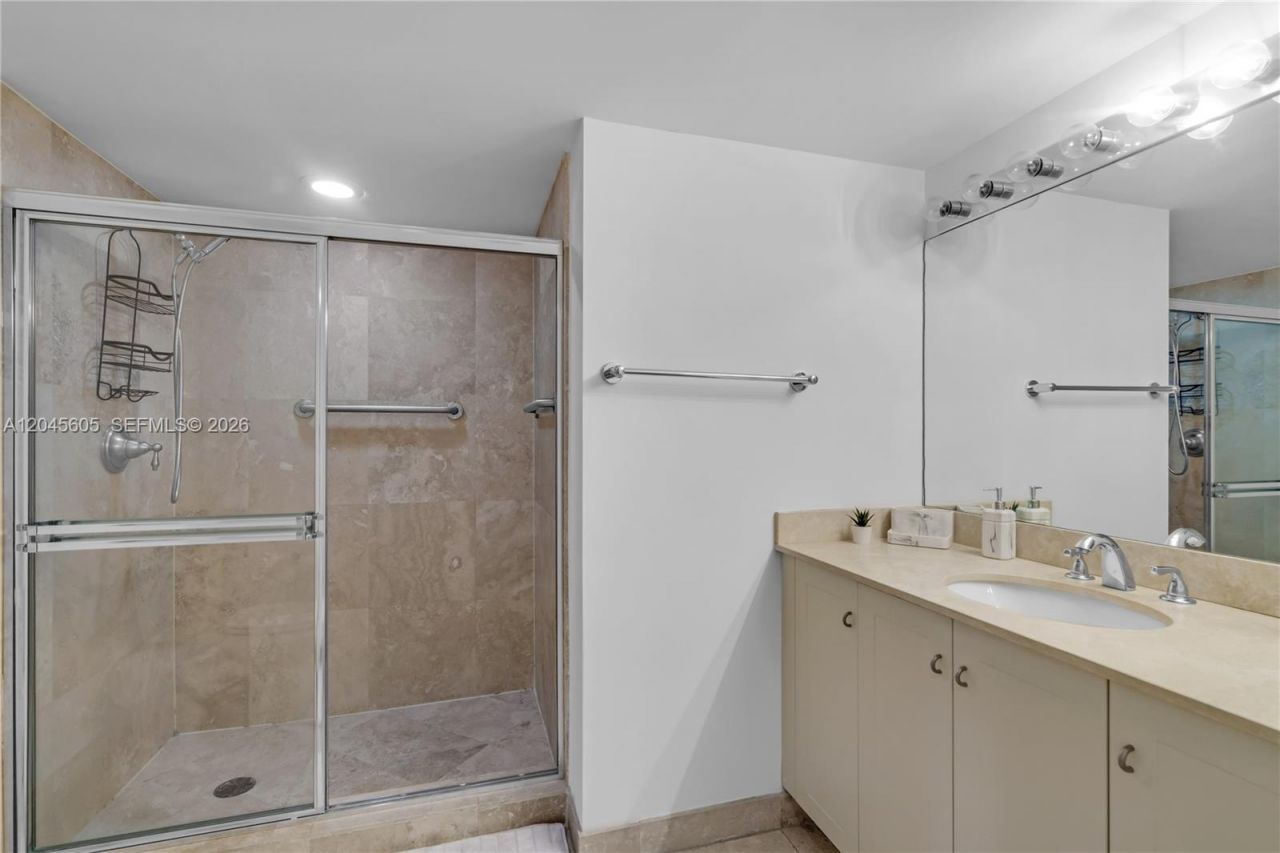 3232 SW 22nd Ter , Unit 804, Miami, FL 33145 Photo