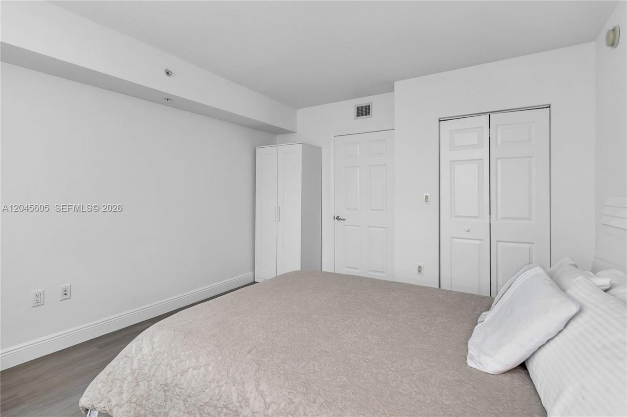 3232 SW 22nd Ter , Unit 804, Miami, FL 33145 Photo
