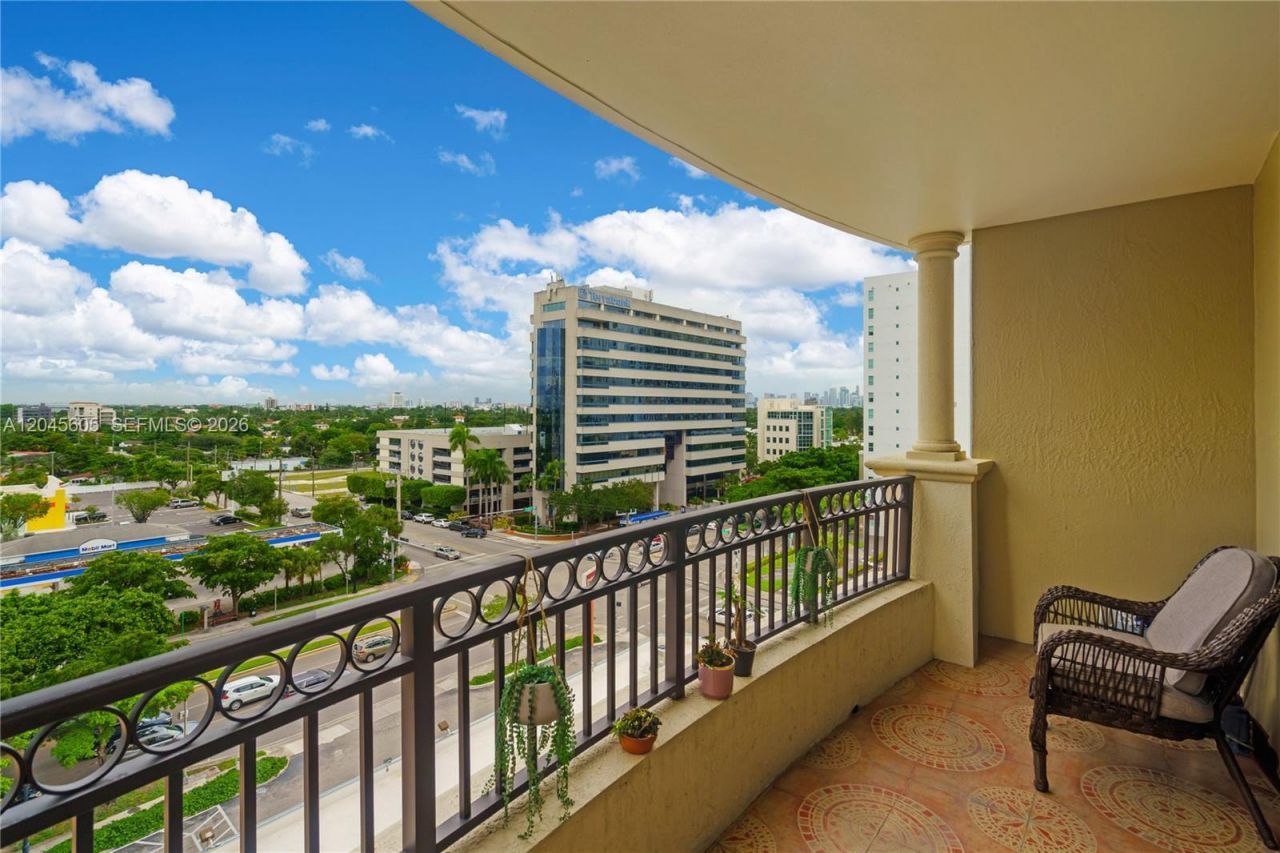 3232 SW 22nd Ter , Unit 804, Miami, FL 33145 Photo