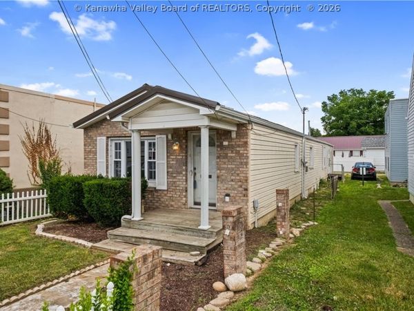 2304 CHARLES Avenue, Dunbar, WV 25064