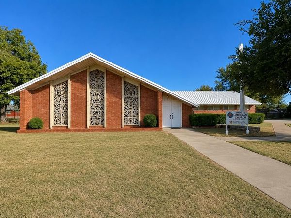 815 E Gilbert Street , Henrietta, TX 76365