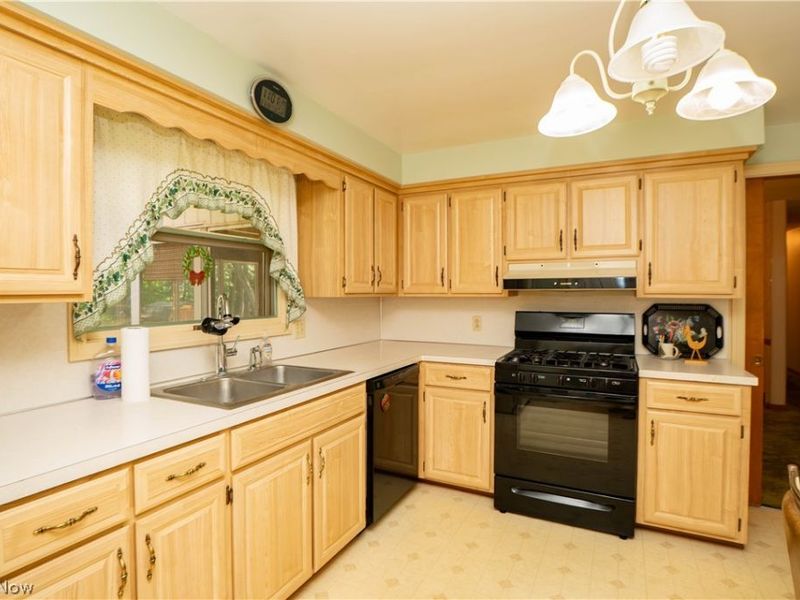 511 Bachtel Street SE, North Canton, OH 44720 Photo 13
