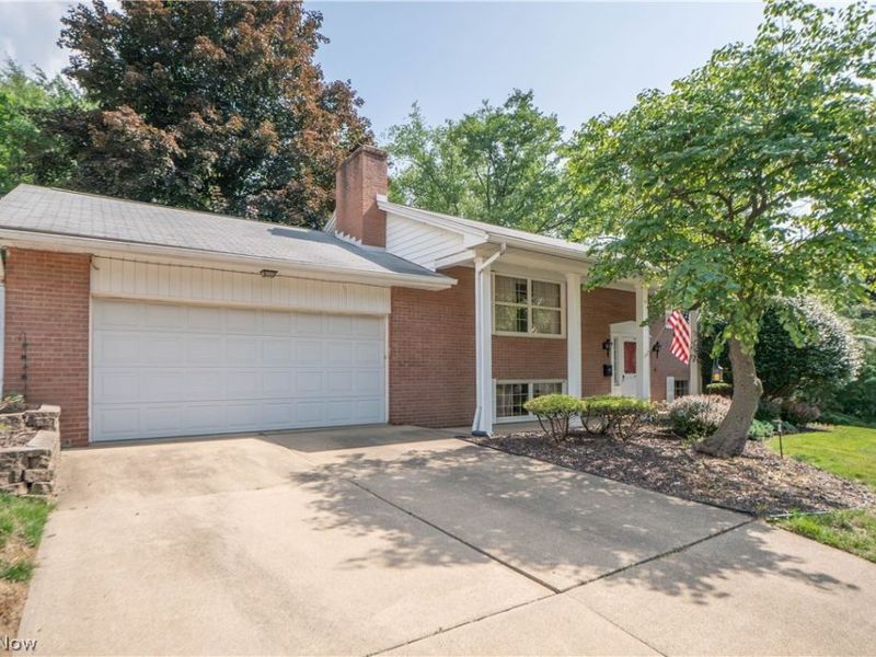 511 Bachtel Street SE, North Canton, OH 44720 Photo 2
