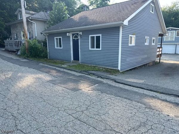 15 DIAMOND DR, Jefferson, NJ 07849
