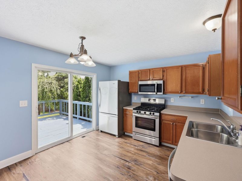 4700 Trabue Woods Court, Columbus, OH 43228 Photo 9