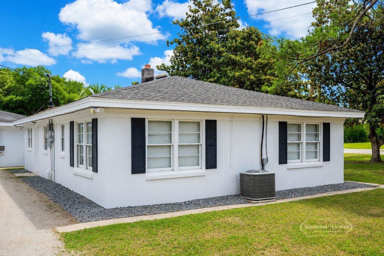 703 Collins St. Photo 11