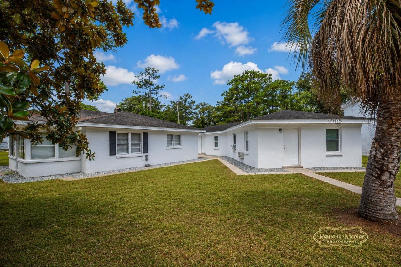 703 Collins St. Photo 16