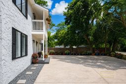 703 Collins St. photo 4