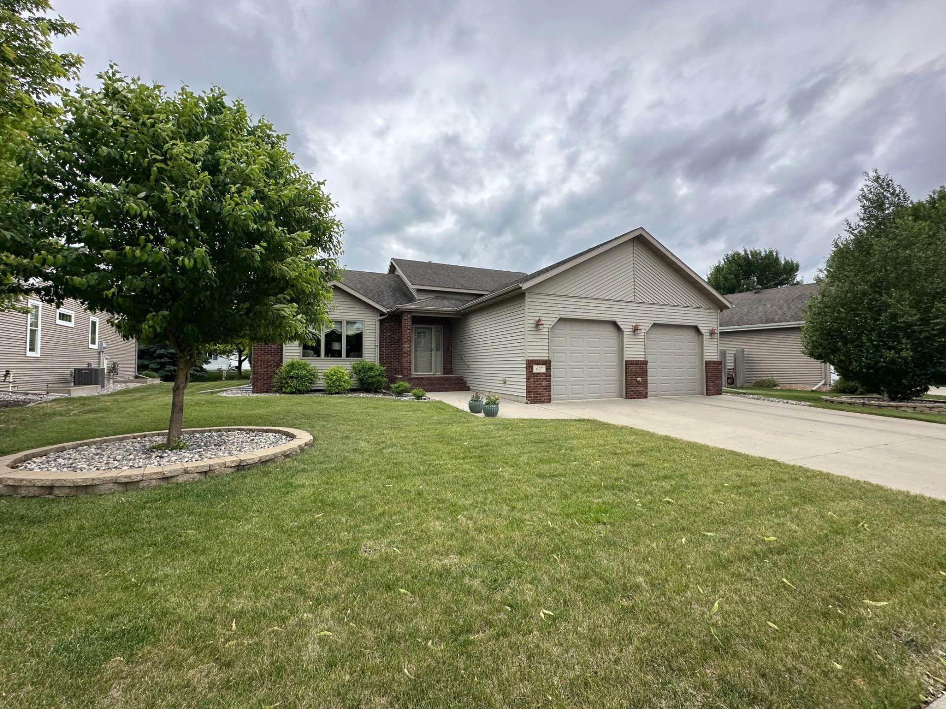 607 13th Avenue N Moorhead, MN 