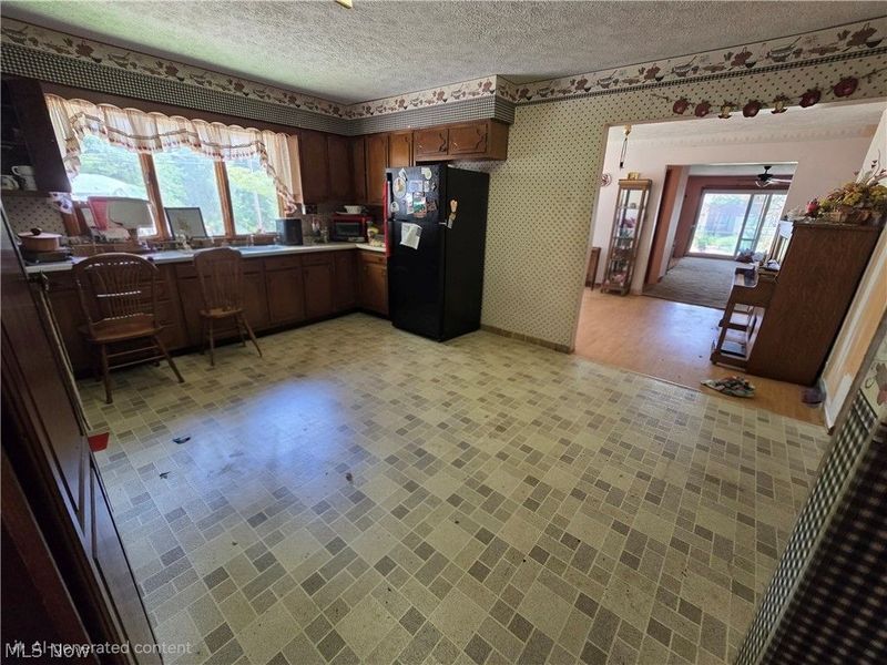 151 Cleveland Court, Andover, OH 44003 Photo 3