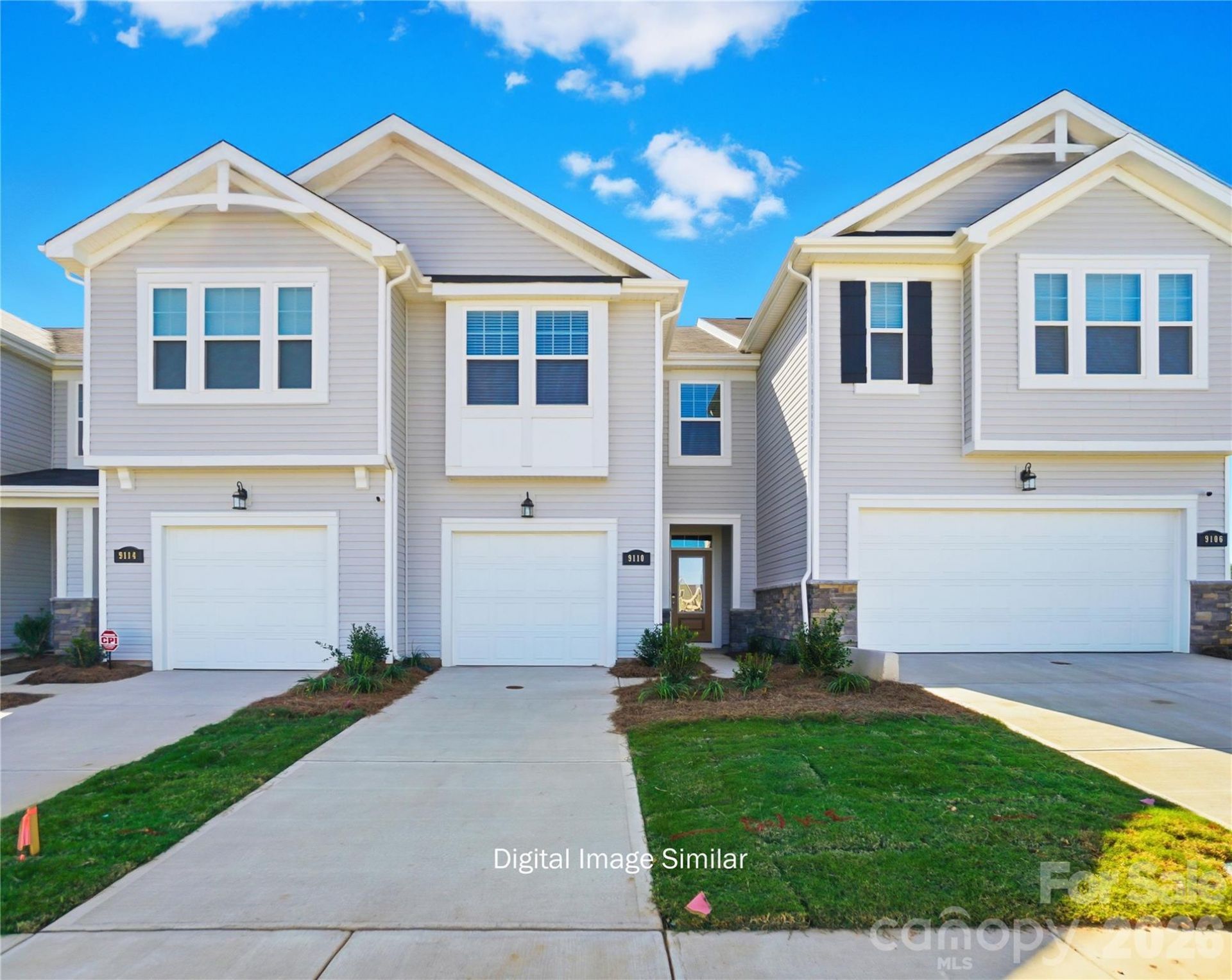 5208 Wyes Oak Lane, Charlotte, NC 28269 Main Photo