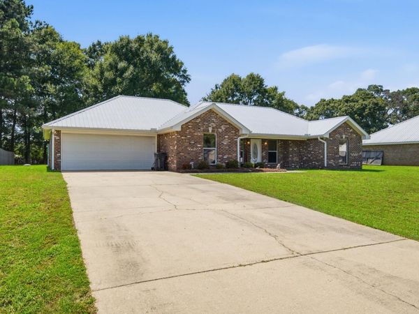 56 Nicolaus Dr., Hattiesburg, MS 39402
