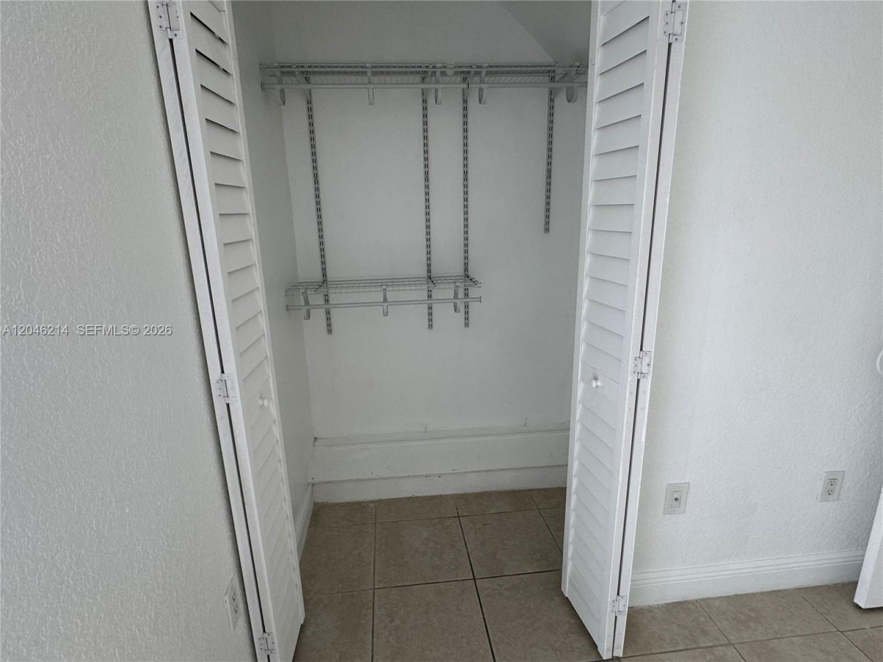 8695 NW 6th Ln , Unit 2-105, Miami, FL 33126 Photo
