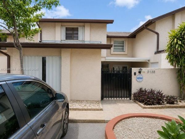 8188 NW 98th Lane , Unit 122, Hialeah Gardens, FL 33016