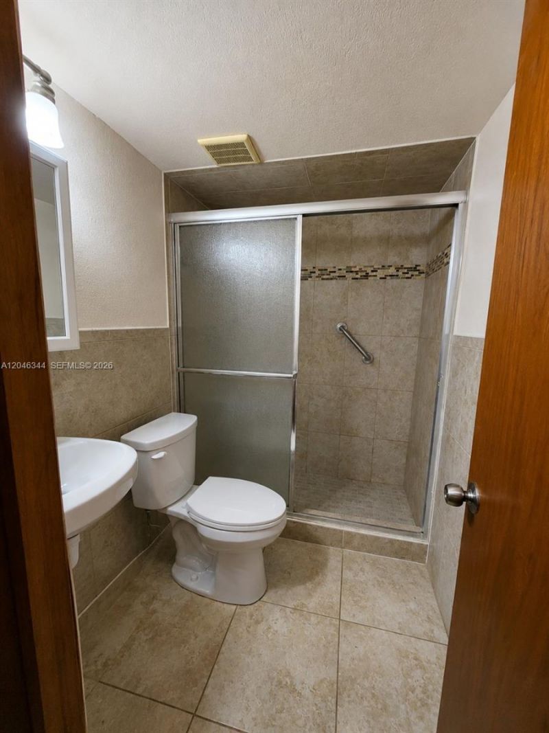 8188 NW 98th Lane, Unit 122, Hialeah Gardens, FL 33016 Photo