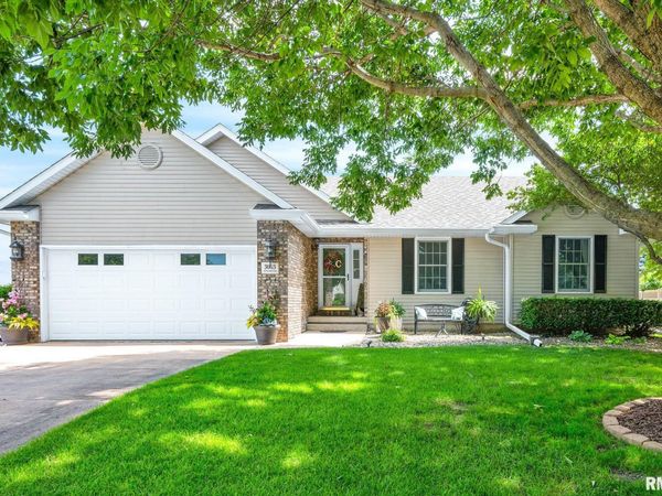 3063 WINCHESTER Circle, Galesburg, IL 61401