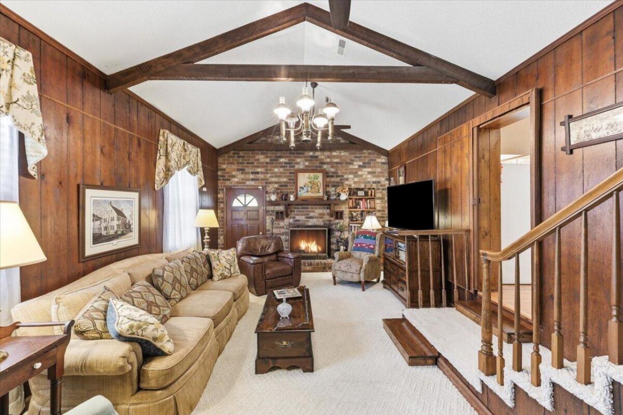 1022 Lepley Road Photo 16