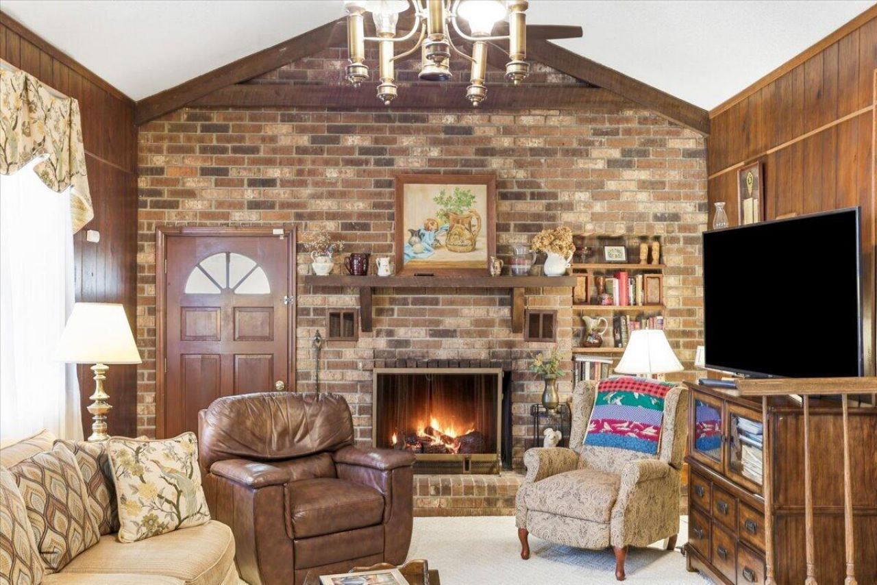 1022 Lepley Road Photo 17