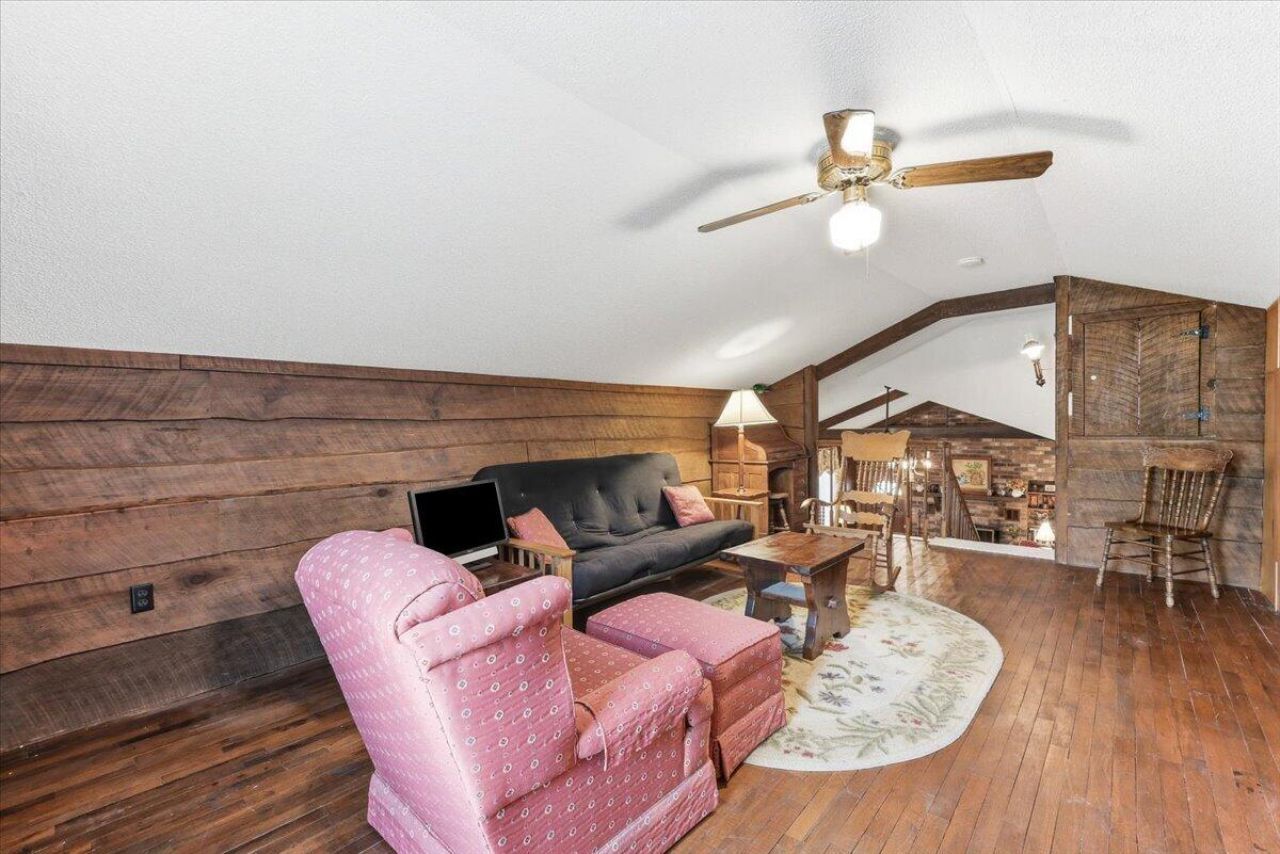 1022 Lepley Road Photo 19