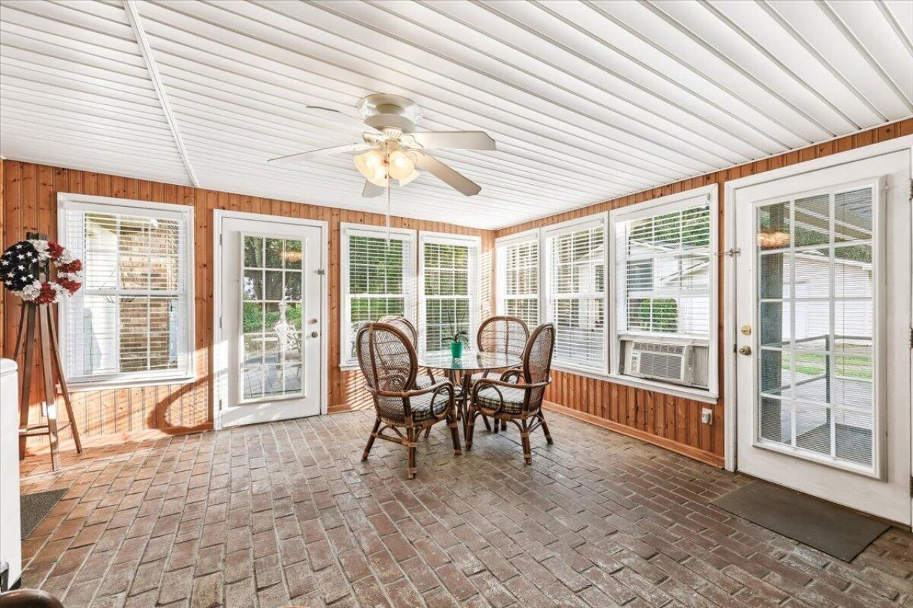 1022 Lepley Road Photo 33