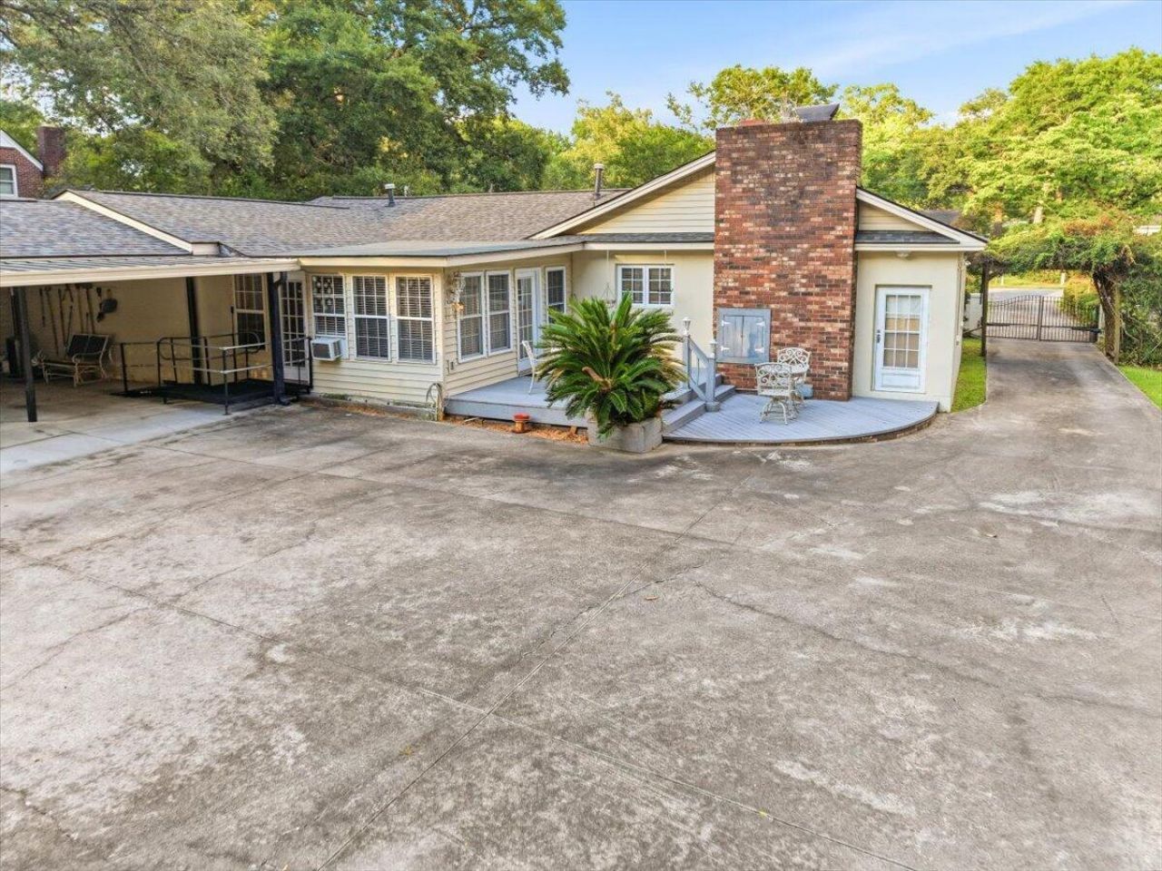 1022 Lepley Road Photo 40
