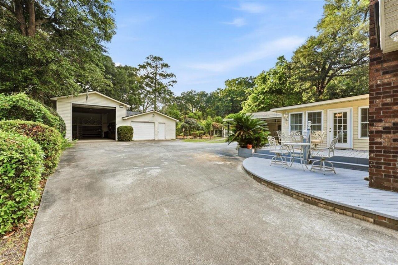 1022 Lepley Road Photo 41