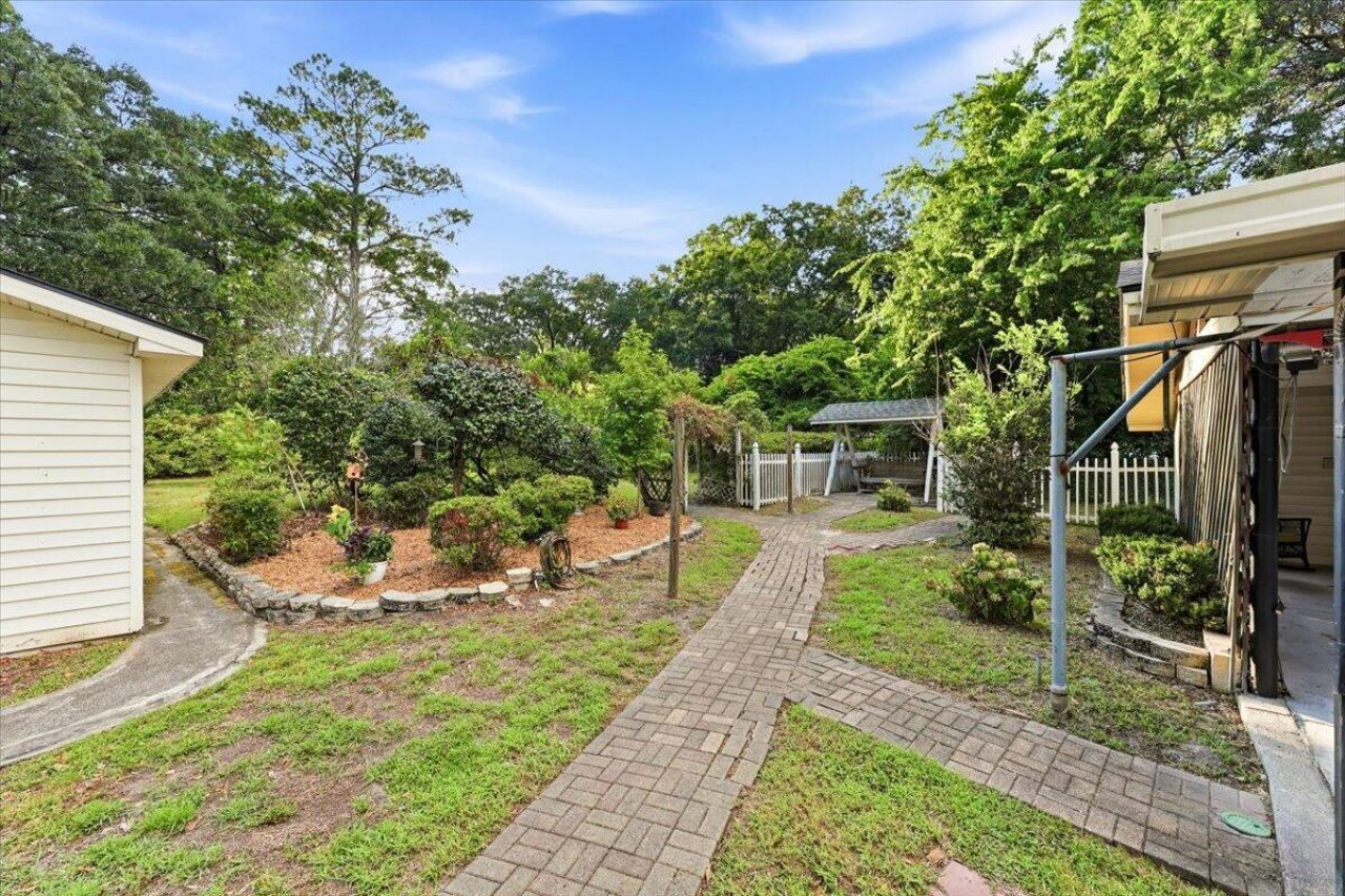 1022 Lepley Road Photo 44
