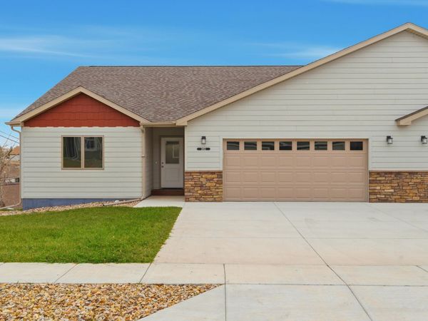 3053 HOEFER AVE, Rapid City, SD 57701
