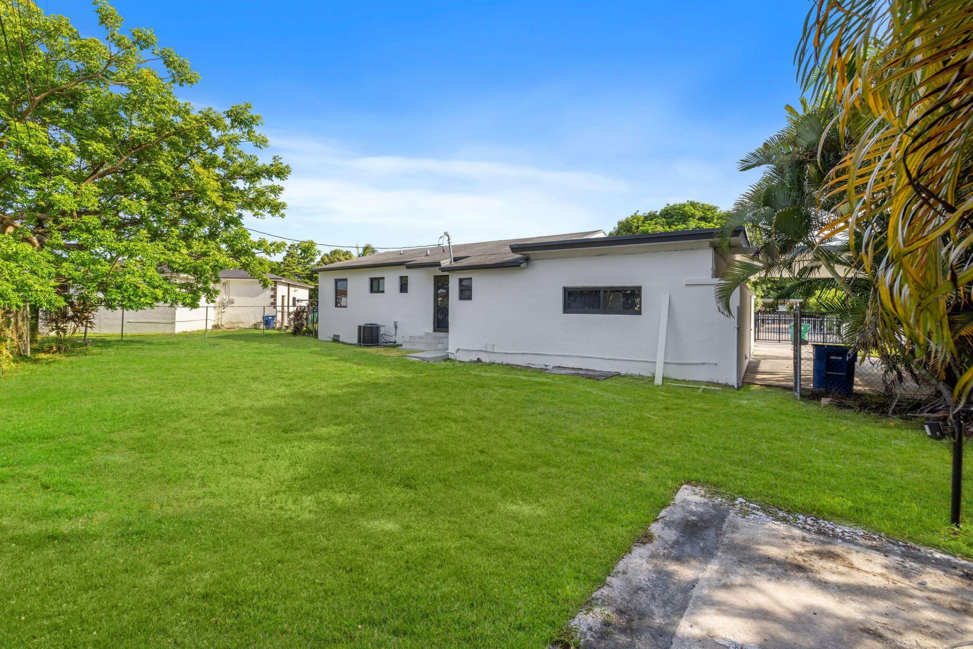 9001 NW 32nd Court Road, Miami, FL 33147 Photo