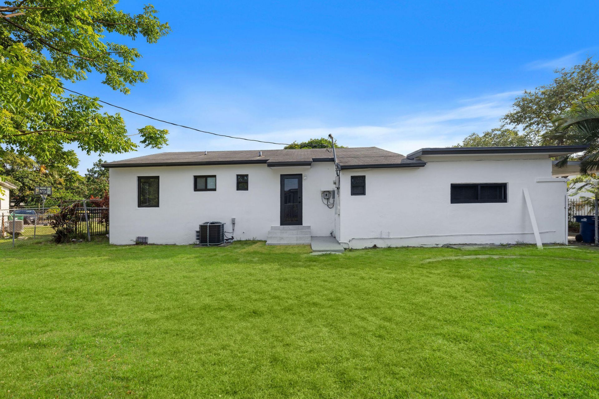 9001 NW 32nd Court Road, Miami, FL 33147 Photo