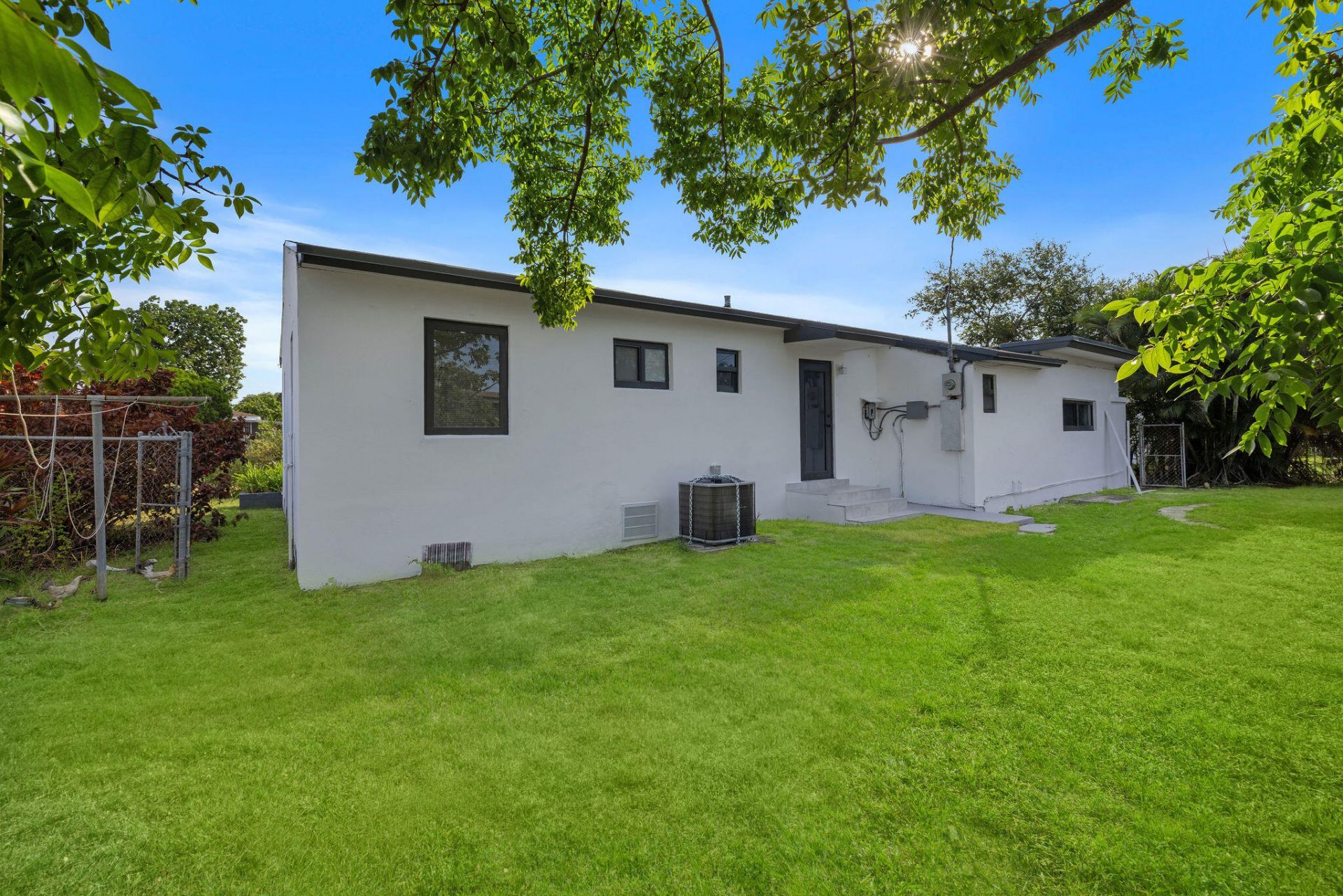 9001 NW 32nd Court Road, Miami, FL 33147 Photo