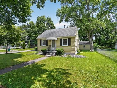 3901 Lowcroft Avenue, Lansing, MI 48910