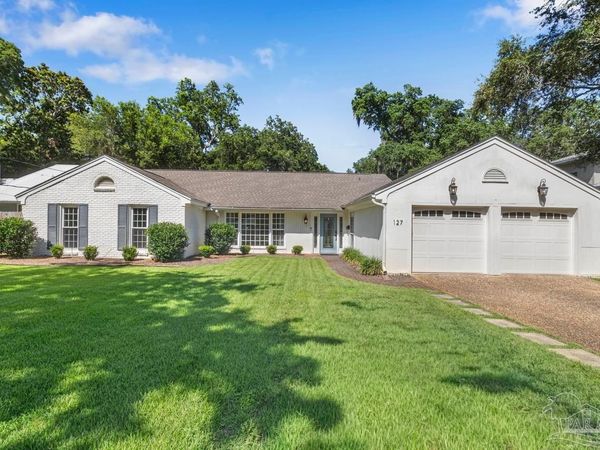 127 Highpoint Dr, Gulf Breeze, FL 32561