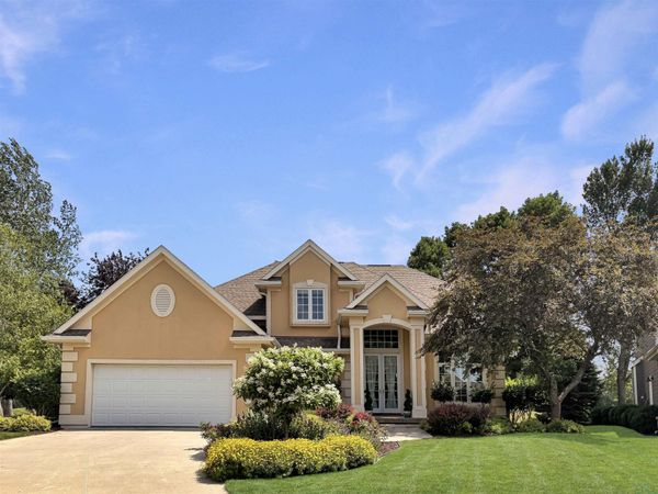 224 E Sawgrass Trl, Dakota Dunes, SD 57049