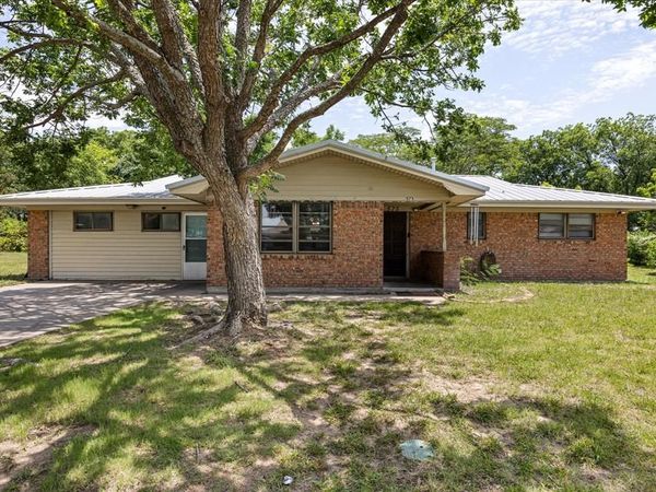 575 N Charlotte Avenue, Stephenville, TX 76401