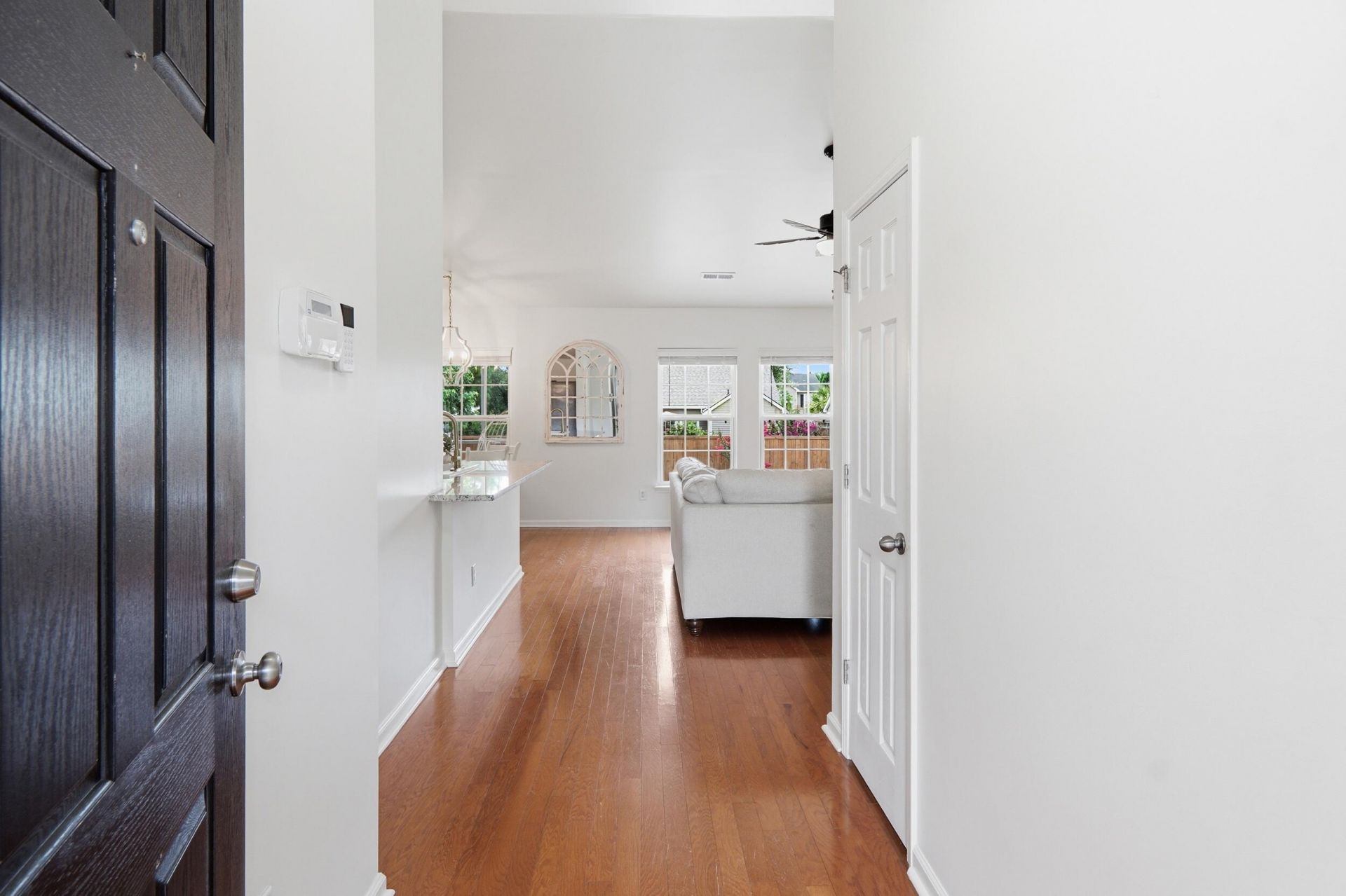 5039 Ballantine Drive Photo 4
