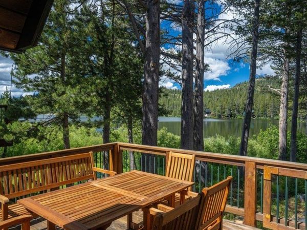 3219 Lake Avenue, Soda Springs, CA 95728